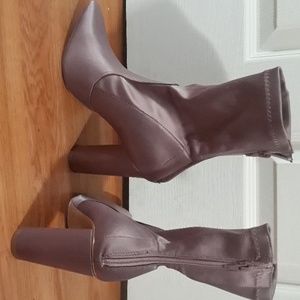 Mauve bootie